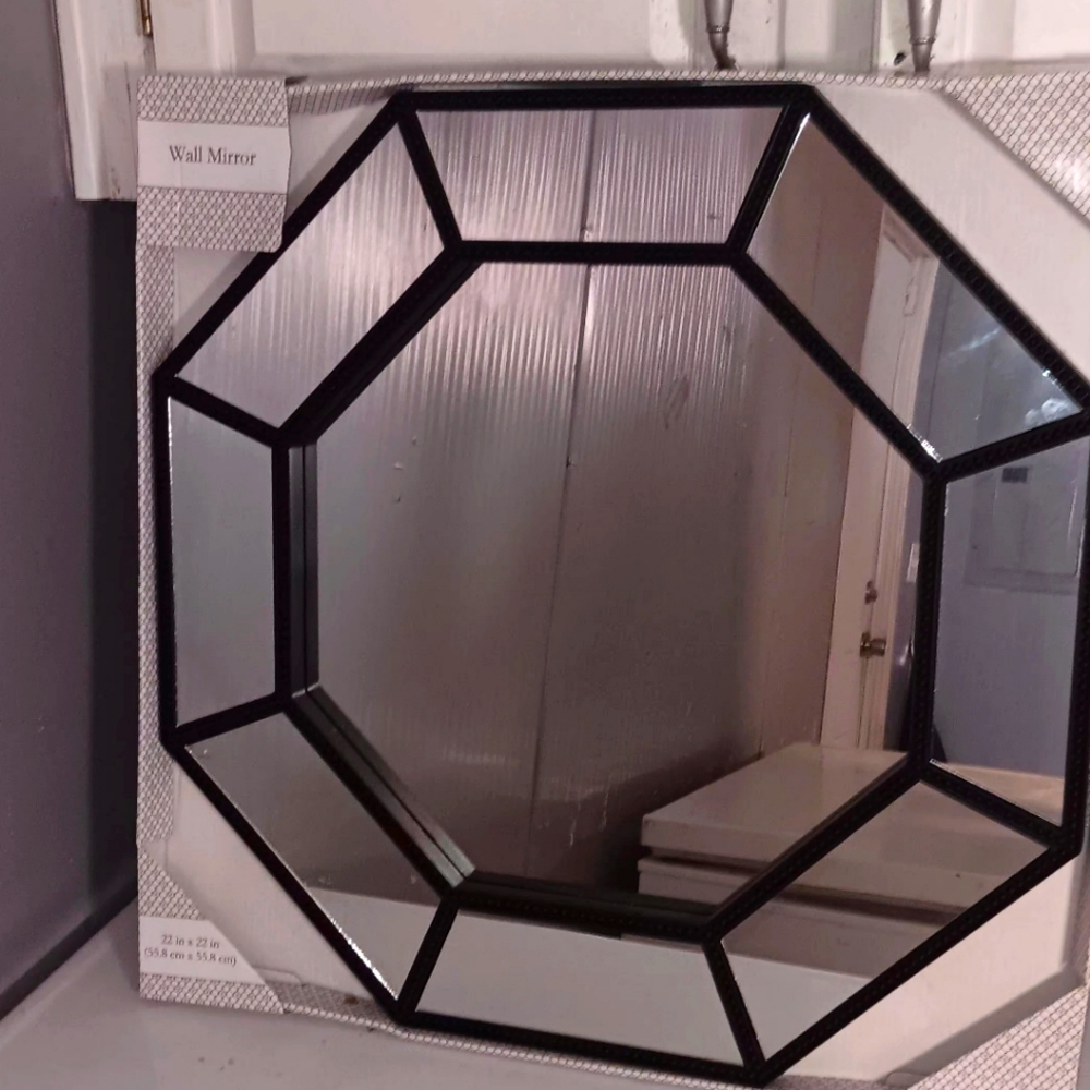 22×22 in Wall Mirror